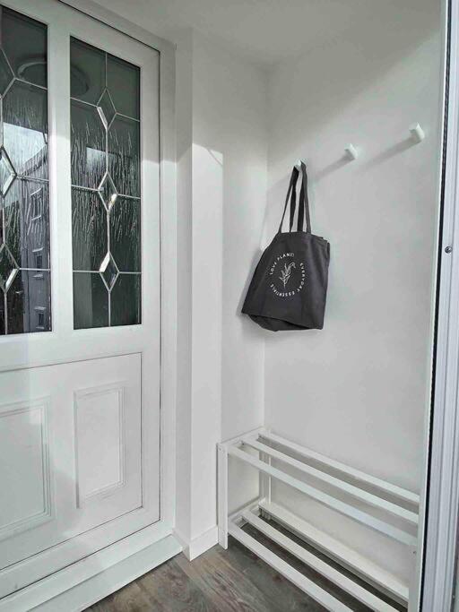 In Solihull - Near Nec, Bhx & Solihull Town Centre *